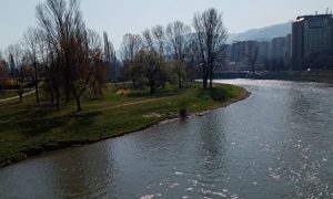 U Zenici nakon tuče jedna osoba preminula, druga u bjekstvu