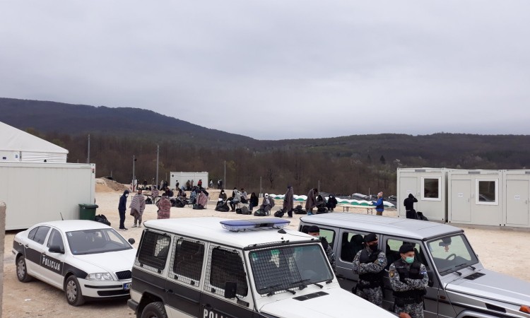 Dva povezana fizička sukoba građana Bihaća i migranata, nekoliko povrijeđenih