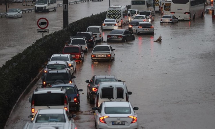 Nevrijeme u Turskoj, poplavljene kuće i poslovni objekti u Izmiru i Manisi