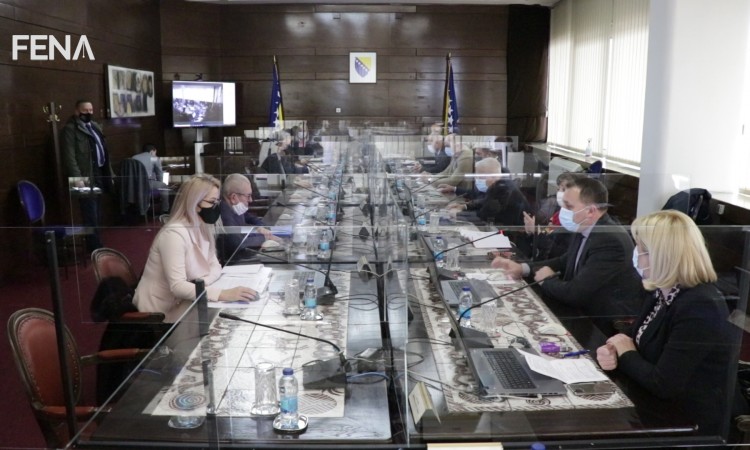 Vlada Federacije BiH na hitnoj sjednici zakazanoj u 21h donosi odluku o nabavci vakcina