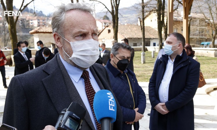 Izetbegović: Tražimo od EU pomoć u nabavci vakcina koje smo platili