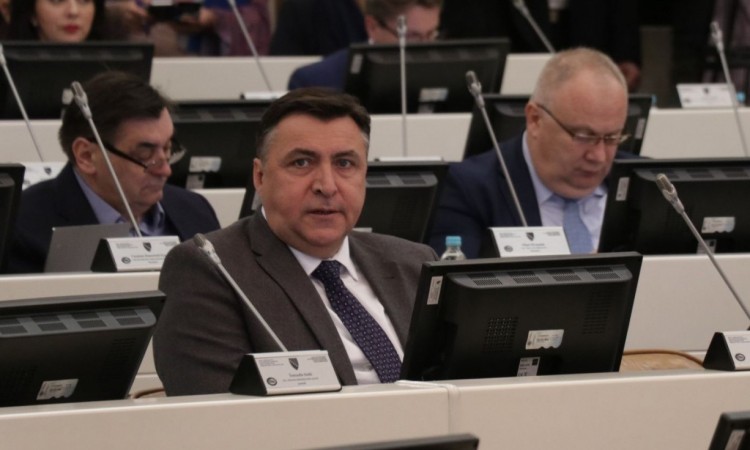 Nermin Mandra: Ako ostane pasivan u nabavci vakcina, Tegeltija treba biti smijenjen