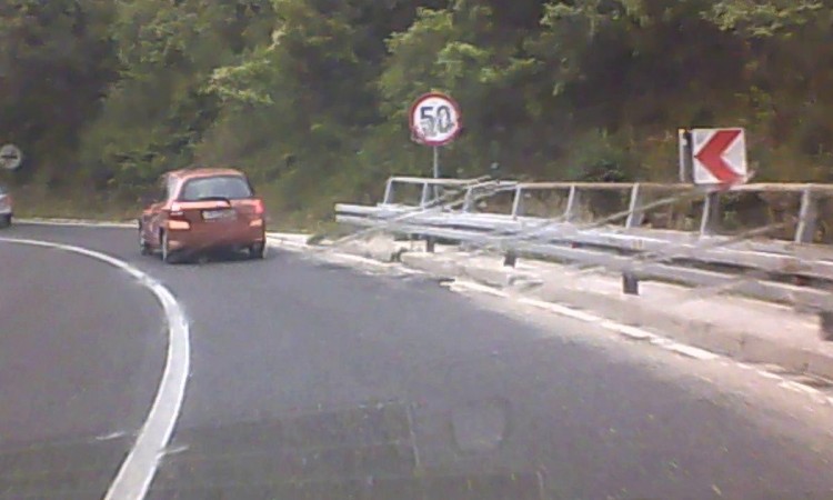 Sarajliju presreli kod Konjica i ukrali mu novac i auto