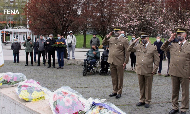 U Zenici odavanjem počasti braniteljima obilježen Dan Armije RBiH
