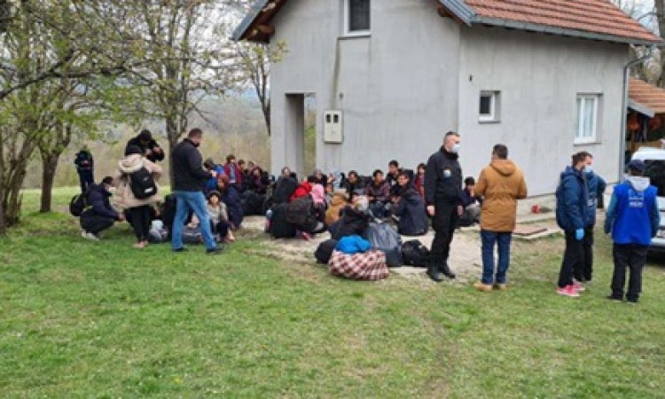 Porodice sa djecom izmještene iz napuštenih objekata u migrantske centre