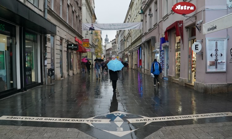 U BiH danas oblačno s kišom i lokalnim pljuskovima, temperatura do 23 stepena