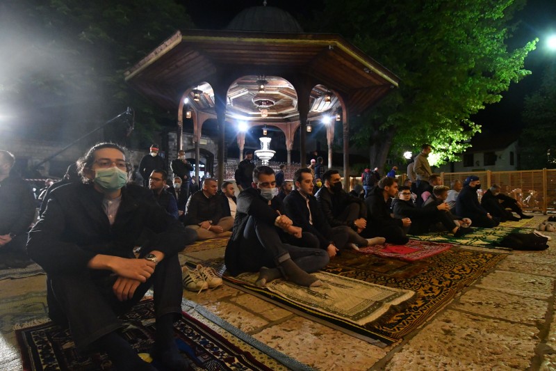 Kavazović: Neka nam Allah u noći Lejletu-l-kadra usadi snagu i volju za dobrim