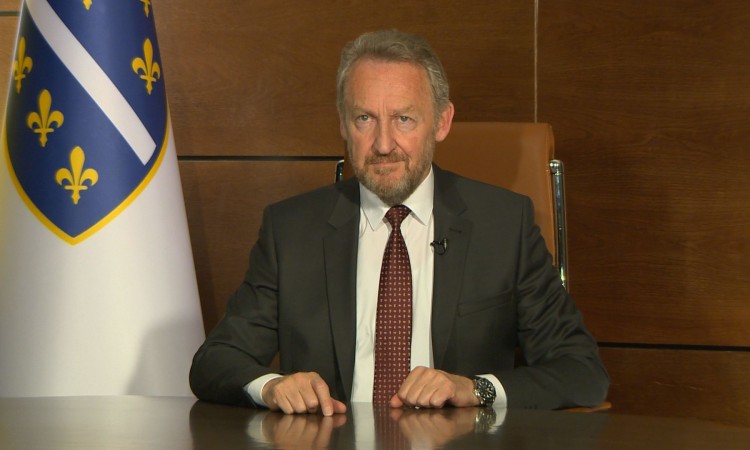 Izetbegović: Treba nam čitava garnitura mladih kadrova za novu energiju