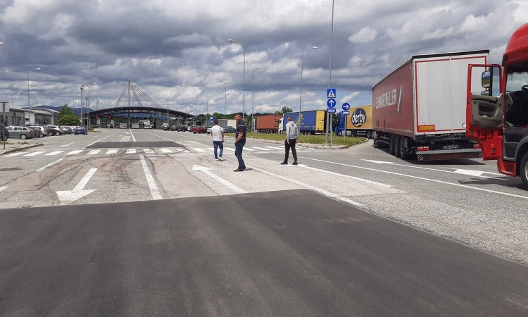 Kilometarska kolona teretnih vozila na Graničnom prijelazu Izačić
