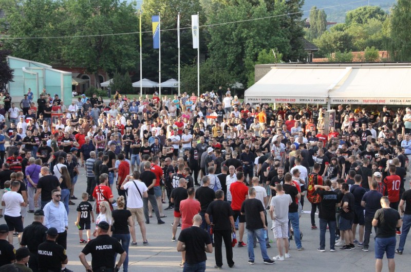 Održan protest navijača Čelika, nezadovoljni odnosom Gradske uprave i gradonačelnika