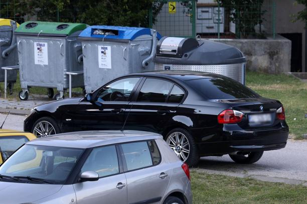 U automobilu u Kninu pronađeno beživotno tijelo dječaka