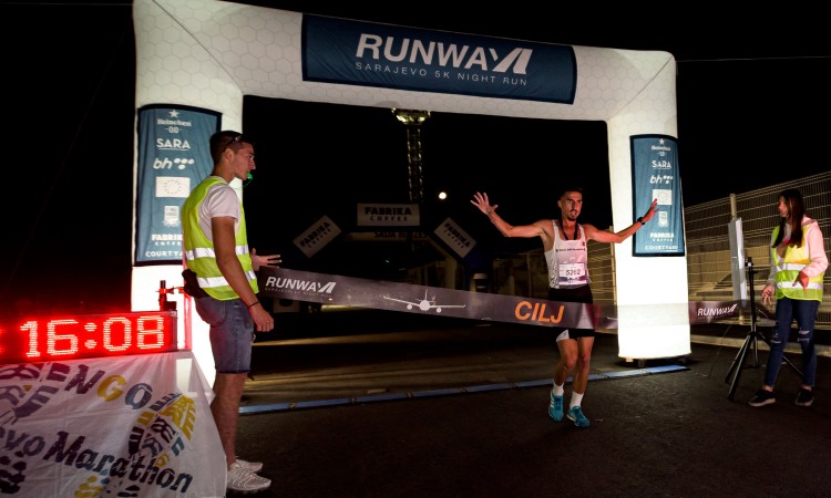 Na pisti Međunarodnog aerodroma Sarajevo održana utrka 'Runway Night Run'