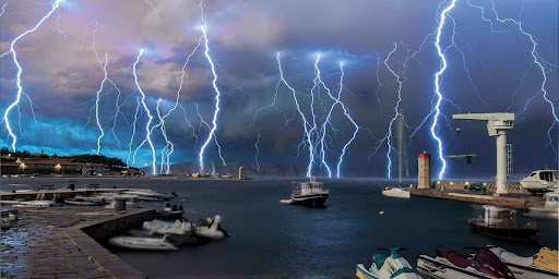 U Istri u samo dva sata zabilježeno više od 6500 udara munja