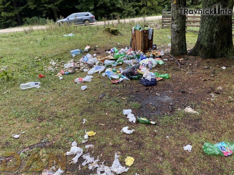 "Izletnici" na Vlašiću ostavljaju haos: Gomile smeća za volontere