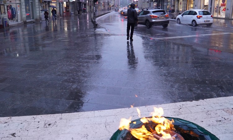 U BiH danas oblačno s kišom, lokalnim pljuskovima i grmljavinom