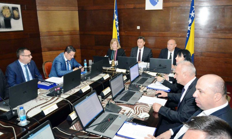 Vlada FBiH usvojila preporuke Kriznog štaba Federalnog ministarstva zdravstva