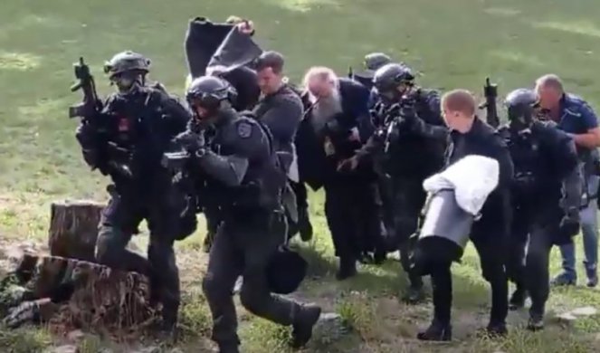 Ustoličen mitropolit Joanikije, stanje se smirilo, građani razočarani