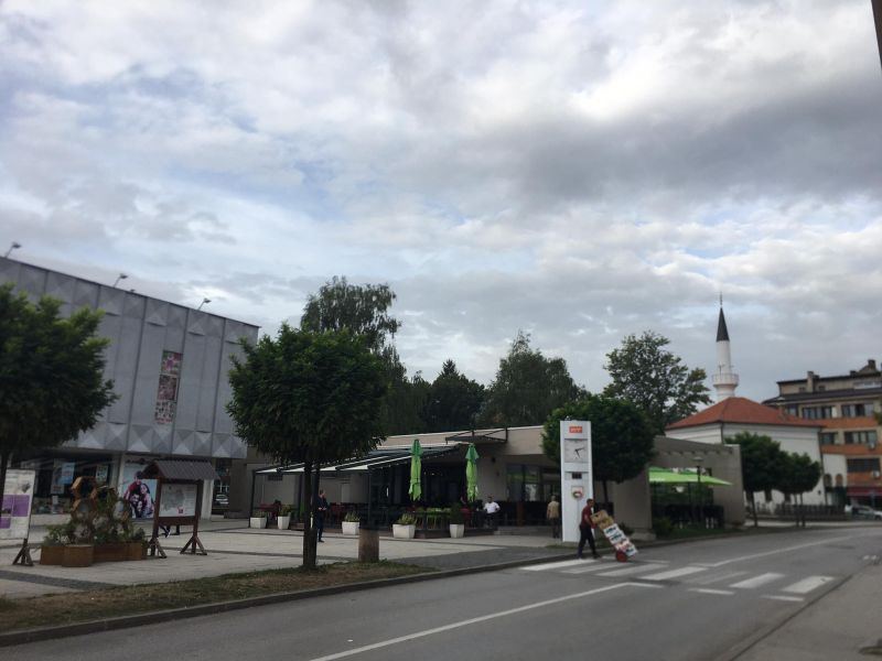 U BiH jutros oblačno, tokom dana kiša, pljuskovi i grmljavina