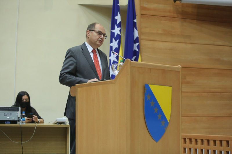 Schmidt: Ovlasti su u ladici i ne isključujem mogućnost da se ta ladica otvori