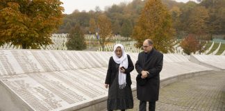 Schmidt odao počast žrtvama genocida u Srebrenici
