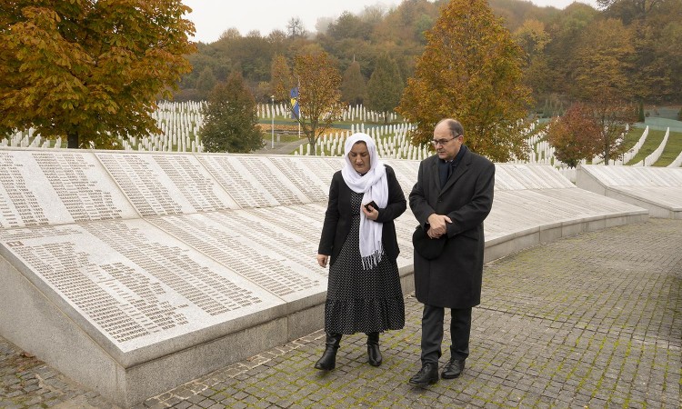 Schmidt odao počast žrtvama genocida u Srebrenici