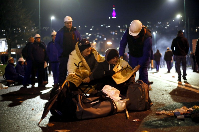 Rudari i dalje protestuju ispred zgrade Vlade Federacije BiH