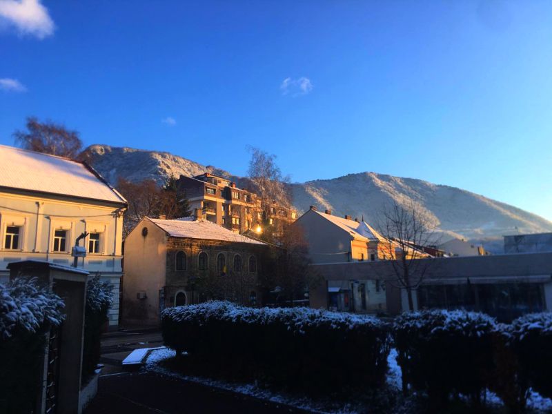 Prijepodne oblačno sa slabim snijegom, tokom dana prestanak padavina