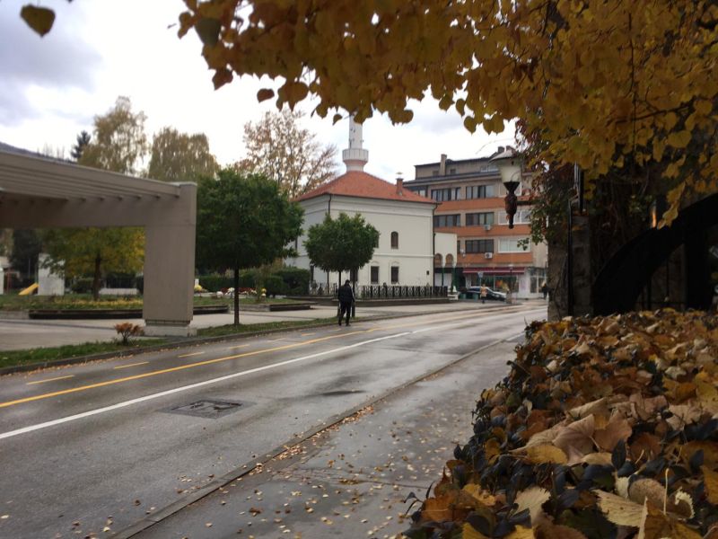 Prijepodne oblačno sa prolaznom kišom, dnevna temperatura između 15 i 20°C