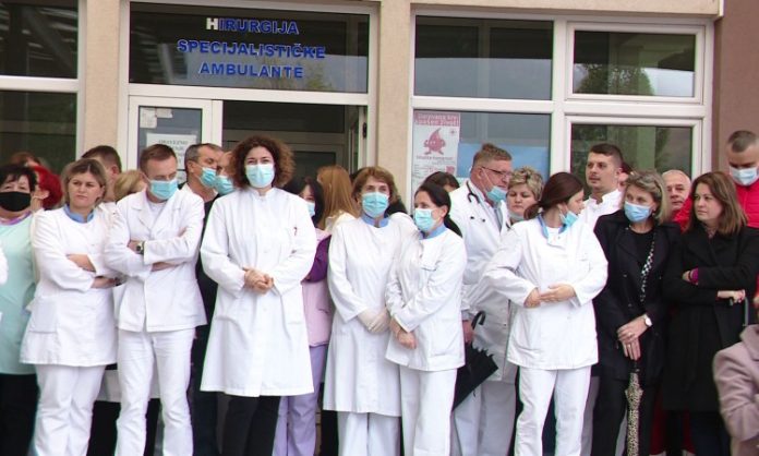Zdravstvenim radnicima u Konjicu isplaćene dvije plaće, štrajk se prekida