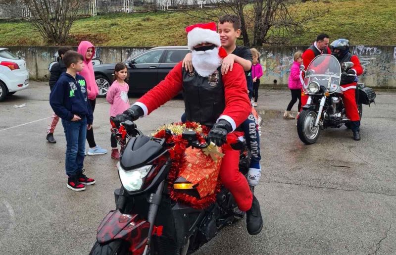 Moto Mrazovi darovali mališane u Tuzli i provozali ih na svojim dvotočkašima
