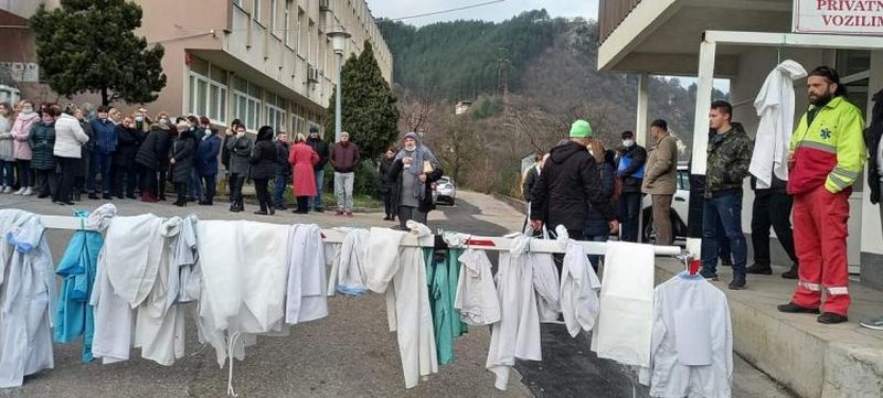 Konjic ostaje bez ljekara, bijeli mantili na kapiji Opće bolnice