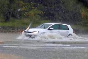 Potop u Splitu: U sat vremena pala ogromna količina kiše, ulice pod vodom