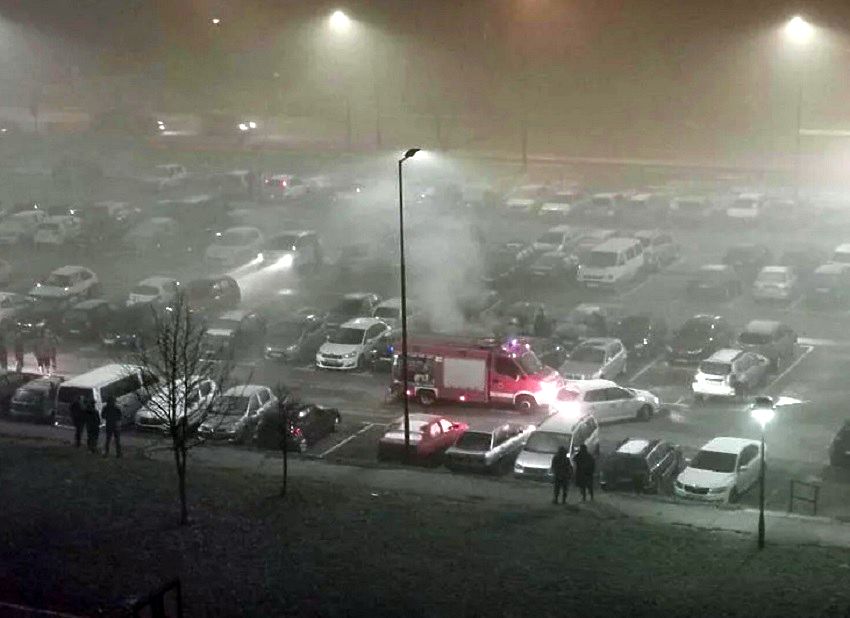 U Sarajevu gorilo šest automobila, policija uhapsila osumnjičenog