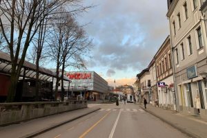 Umjereno oblačno i vjetrovito vrijeme jutros u BiH