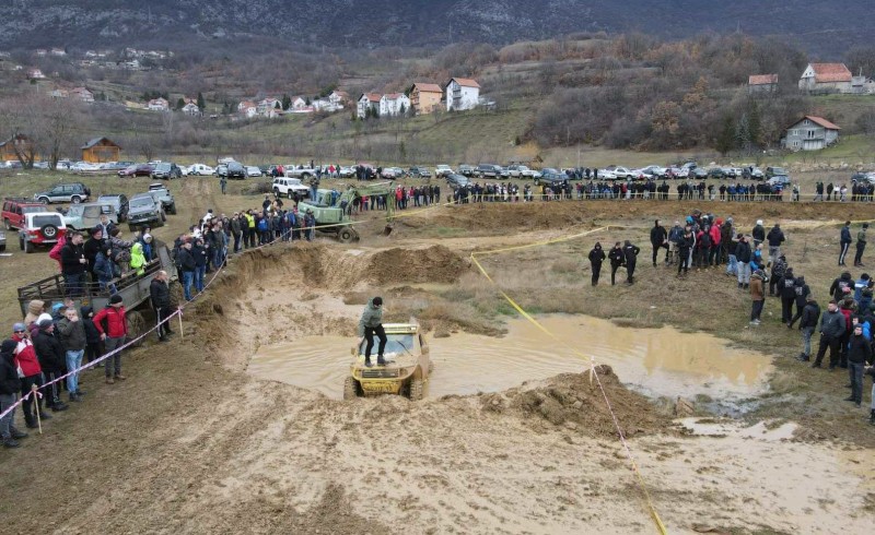 Na obodu Ramskog jezera održano druženje ljubitelja džipova