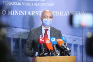 Pooštrene mjere u FBiH, izbjegavati javni prijevoz i gužve, nositi maske