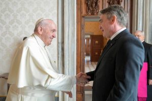 Komšić u razgovoru sa papom Franjom: Govorili o BiH i vrijednostima za koje se trebamo boriti