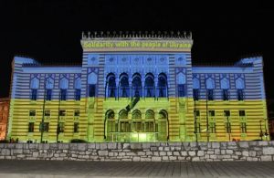 Sarajevska Vijećnica večeras je u bojama Ukrajine