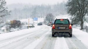 Snježni nanosi otežavaju saobraćaj kroz BiH