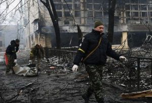 RUSKA AGRESIJA: U Kijevu pogođena stambena zgrada