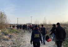BIHAĆ: Migranti iz napuštenih objekata prebačeni u centar Lipa