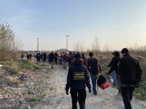 BIHAĆ: Migranti iz napuštenih objekata prebačeni u centar Lipa
