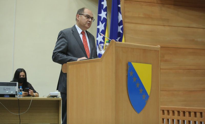 Vlast tjera Schmidta da nametne odluku o finansiranju Općih izbora