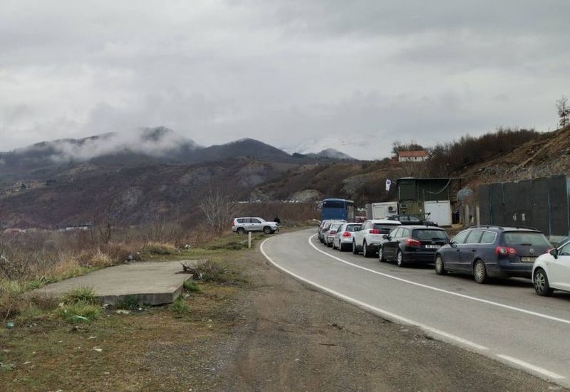 NAPETO NA KOSOVU: Jarinje blokirano, na sjeveru osvanuli bilbordi 'Dobrodošli u ZSO'