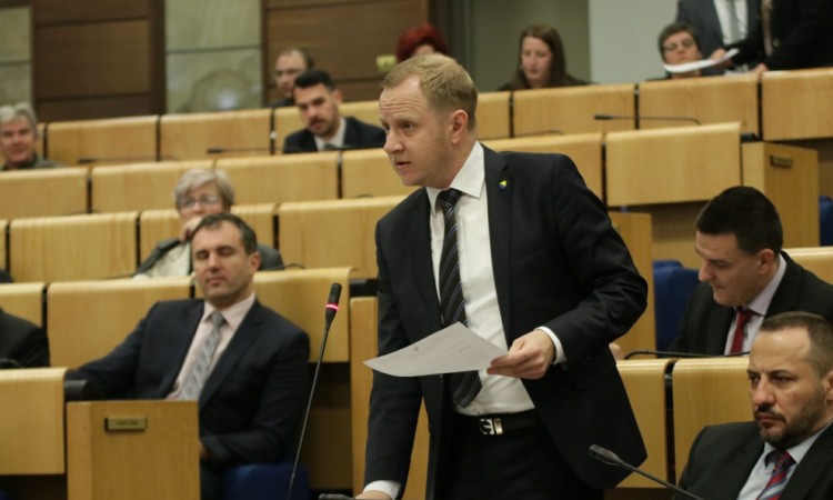 Duvnjak novinarki RTV HB: Samo što niste ponijeli zastavu