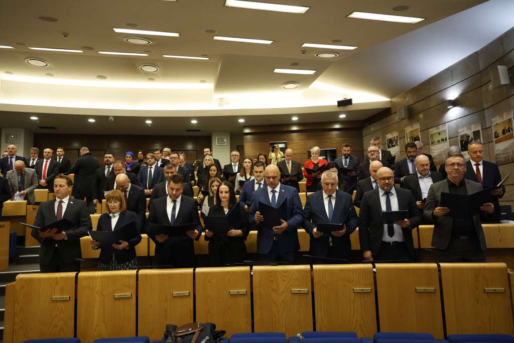 Poslanici novog saziva Predstavničkog doma Parlamenta FBiH položili zakletvu