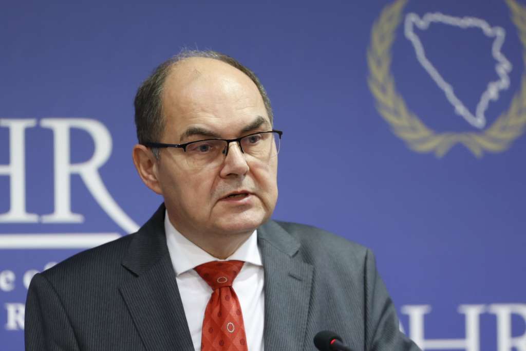 Schmidt: Natjerajte političare da održe obećanje da će stvoriti zemlju u kojoj vrijedi živjeti