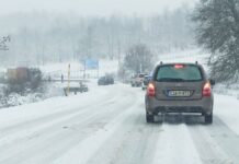 Mokar i snijegom prekriven kolovoz širom BiH, vozite oprezno