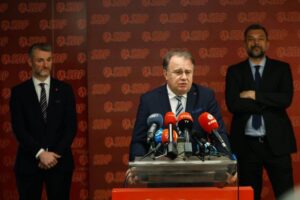 Nikšić u tri mjeseca od 'SDP ne mora biti vlast', do ustupaka HDZ-u i SNSD-u i prizivanja intervencije Schmidta