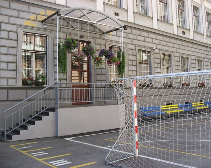 Uprava policije MUP KS: Vršimo preglede u više školskih objekata